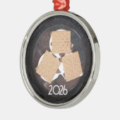Drie S'mores op een metalen kampplaatornament Ornament (Links)
