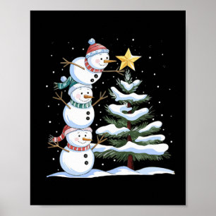 Drie Sneeuwmannen zijn een Kerstboom aan het Opmak Poster