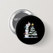 Drie sneeuwmannen zijn een kerstboom aan het versi ronde button 5,7 cm (Voorkant /achterkant)