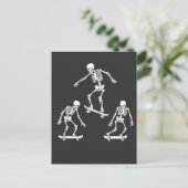 Drie Spooky Skating Skeleton Halloween Skateboard Briefkaart (Staand voorkant)