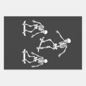 Drie Spooky Skating Skeleton Halloween Skateboard Inpakpapier Vel (Voorkant)