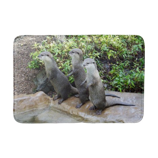 Drie staande wijze otters, memory foam badmat (Voorkant)