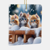 Drie Tabby katten spelen in de sneeuw Keramisch Ornament (Rechts)