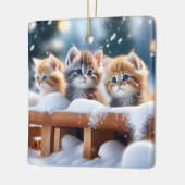 Drie Tabby katten spelen in de sneeuw Keramisch Ornament (Links)