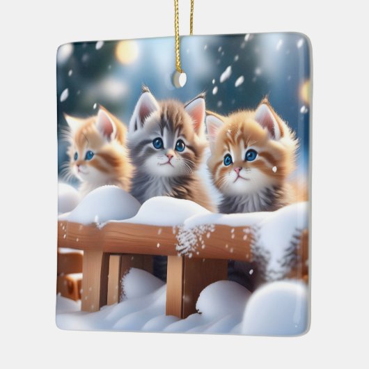 Drie Tabby katten spelen in de sneeuw Keramisch Ornament (Links)