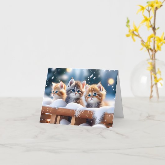 Drie Tabby Katten Spelen in Sneeuw Blank Kerstmis Kaart (Gele Bloem)