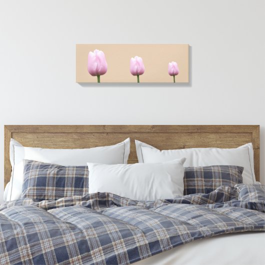 Drie Tall Tulips Canvas Afdruk (Insitu (Slaapkamer))