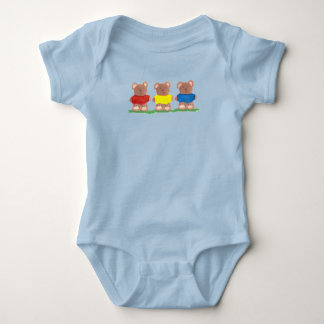 Drie teddyberen in T-shirts