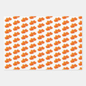 Drie verbonden hartpatroon over wit inpakpapier vel (Voorkant)