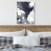 Drie verschillende tyfoons canvas afdruk (Insitu (Slaapkamer))