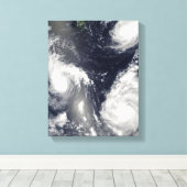 Drie verschillende tyfoons canvas afdruk (Insitu (Houten vloer))