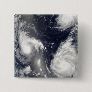 Drie verschillende tyfoons vierkante button 5,1 cm