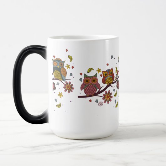 Drie verschuldigd op filiaal magische mok (Links)