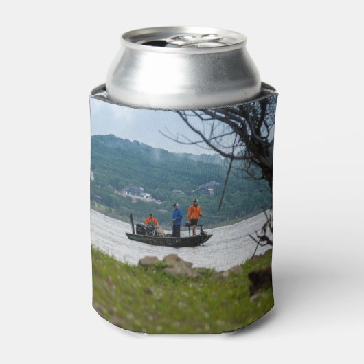 Drie vissers op tafel blikjeskoeler (Blikje Voorkant)