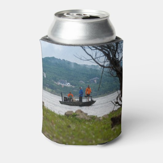 Drie vissers op tafel blikjeskoeler (Blikje Achterkant)