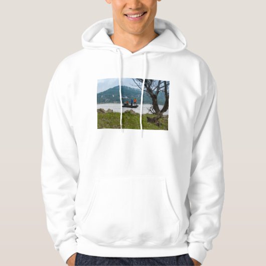 Drie vissers op tafel hoodie (Voorkant)