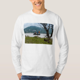 Drie vissers op tafel t-shirt