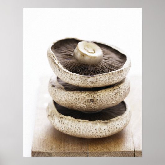 Drie vlakke paddenstoelen in heipalen op houten pl poster (Voorkant)