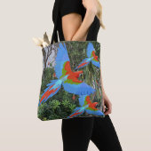 Drie vliegende Macaws Tote Bag (Dichtbij)