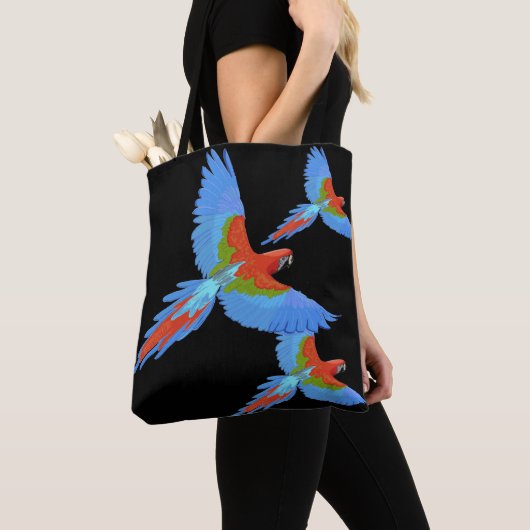 Drie vliegende Macaws Tote Bag (Dichtbij)