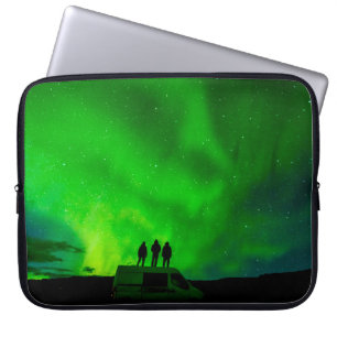Drie vrienden op een epische reis in hun kamper v laptop sleeve