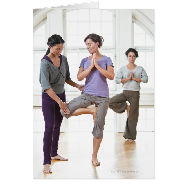 Drie vrouwen die yoga oefenen (Voorkant)