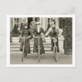 Drie vrouwen op de fiets, begin jaren 1900 (foto) briefkaart (Voorkant)