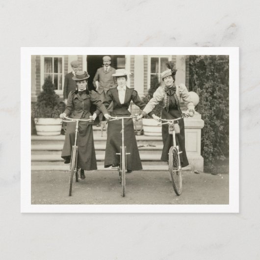 Drie vrouwen op de fiets, begin jaren 1900 (foto) briefkaart (Voorkant)