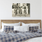 Drie vrouwen op de fiets, begin jaren 1900 (foto) canvas afdruk (Insitu (Slaapkamer))