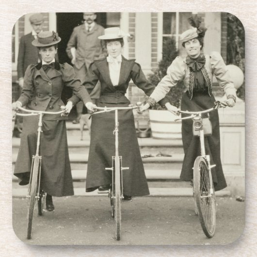 Drie vrouwen op de fiets, begin jaren 1900 (foto) drankjes onderzetter (Voorkant)