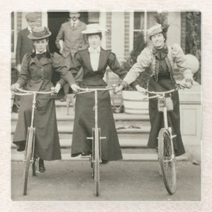 Drie vrouwen op de fiets, begin jaren 1900 (foto) glazen onderzetter