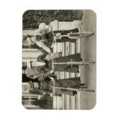 Drie vrouwen op de fiets, begin jaren 1900 (foto) magneet (Verticaal)