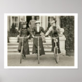 Drie vrouwen op de fiets, begin jaren 1900 (foto) poster (Voorkant)