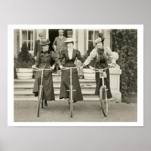 Drie vrouwen op de fiets, begin jaren 1900 (foto) poster (Voorkant)