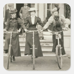 Drie vrouwen op de fiets, begin jaren 1900 (foto) vierkante sticker