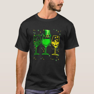 Drie wijnglazen C Shamrock St Patrick Day Iris T-shirt