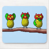 Drie wijze uilen, horen, zien en spreken tegen het muismat (Voorkant)