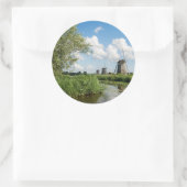 Drie windmolens en een gracht rond de sticker (Tas)