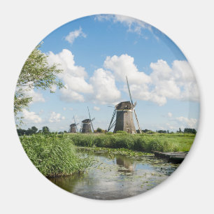 Drie windmolens en een gracht ronde magneet