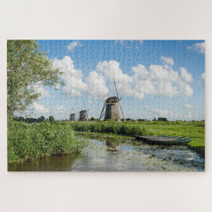 Drie windmolens en een kanaal met boten in Nederla Legpuzzel