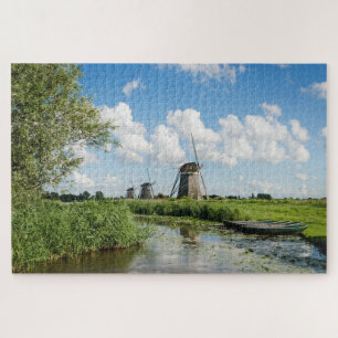 Drie windmolens en een kanaal met boten legpuzzel