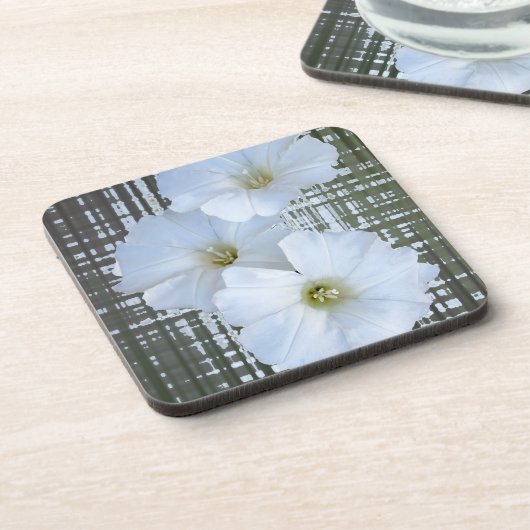 drie witte bloemen bier onderzetter (Linkerzijde)