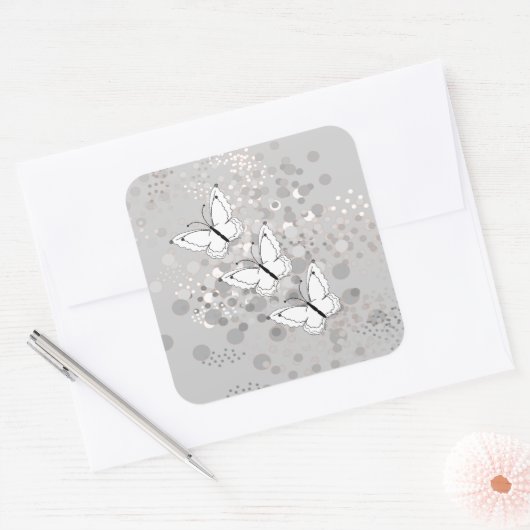 Drie witte vlinders vierkante sticker (Envelop)