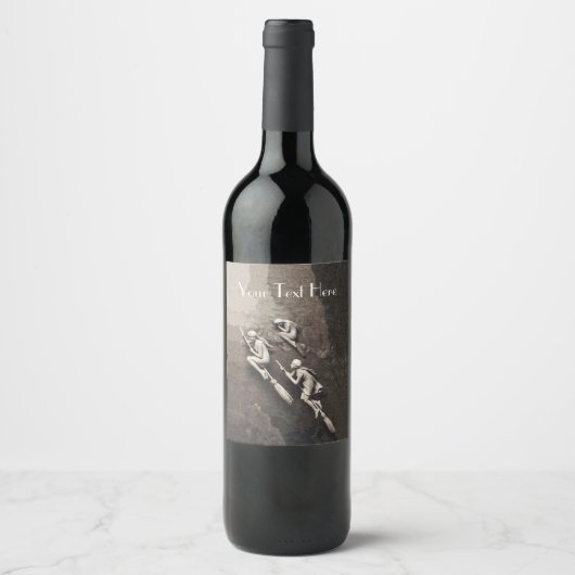 Drie Witte Witches vliegen op Brooms op Browns Wijn Etiket (Voorkant)