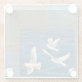 Drie witte zeegarren die over het water vliegen glazen onderzetter (Achterkant)