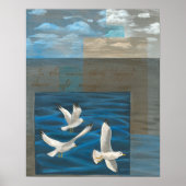 Drie witte zeegarren die over het water vliegen poster (Voorkant)