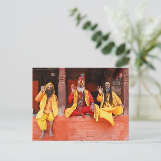 Drie Zaddhus Zitting op het Vishnu Temple Nepal Briefkaart (Staand voorkant)