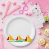 Drie zeilboten in heldere kleuren papieren bordje (Feest)