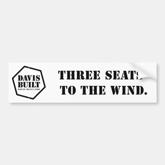 DRIE ZITPLAATSEN NAAR DE WIND. (wit) Bumpersticker (Voorkant)
