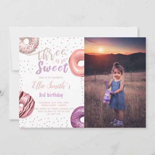 Drie zoete roze donut Birthday Invitation foto Kaart (Voorkant)